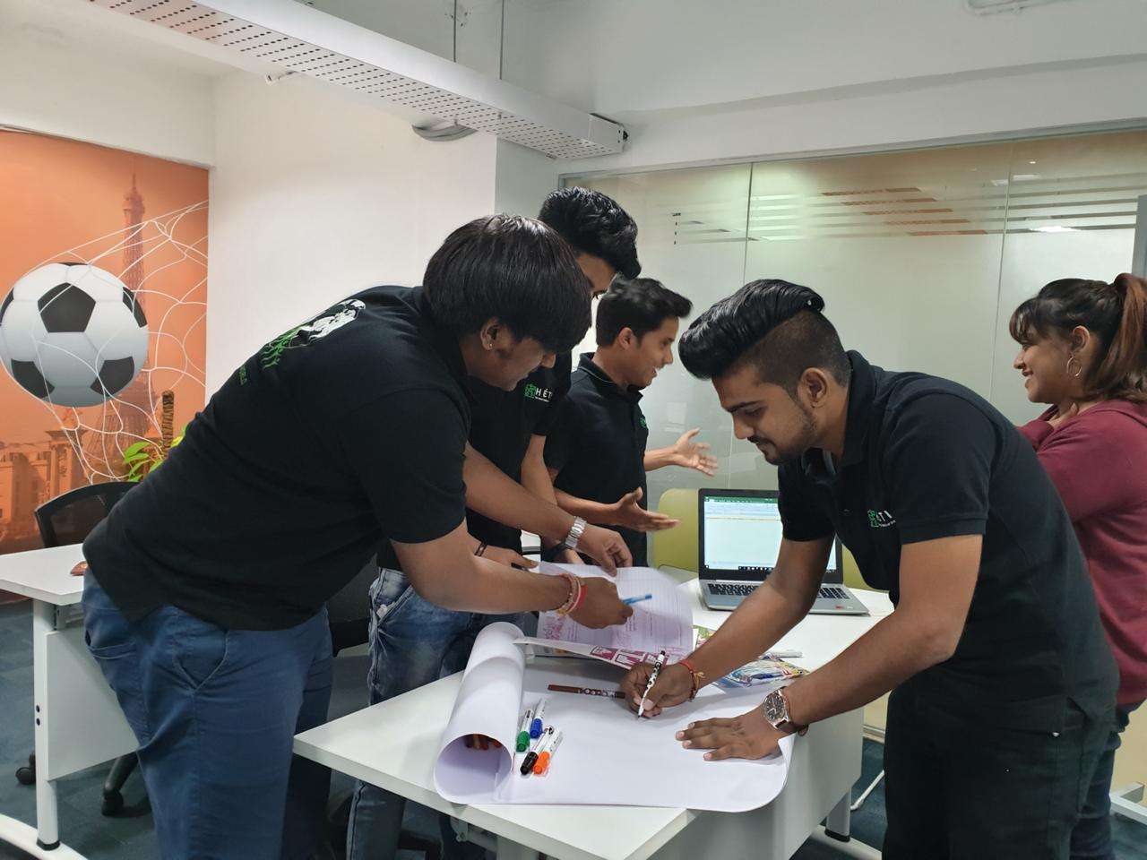 Classroom Activity at Hetic Business Communication